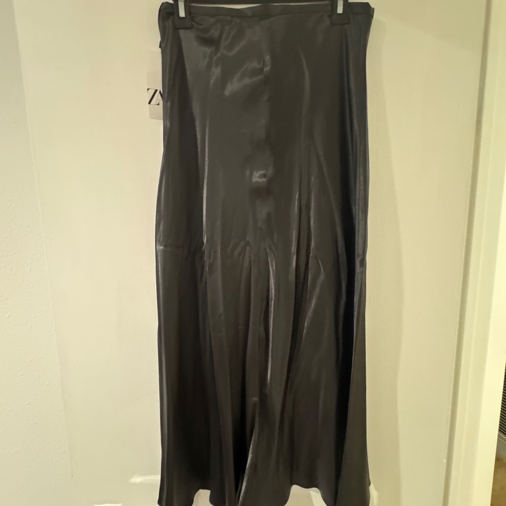NWT Zara New Satin Effect Midi Skirt Size Small Dark Grey - Picture 3 of 4
